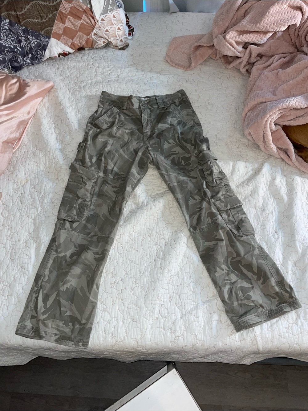 Abercrombie High Rise Cargo Pants in Green Camouflage